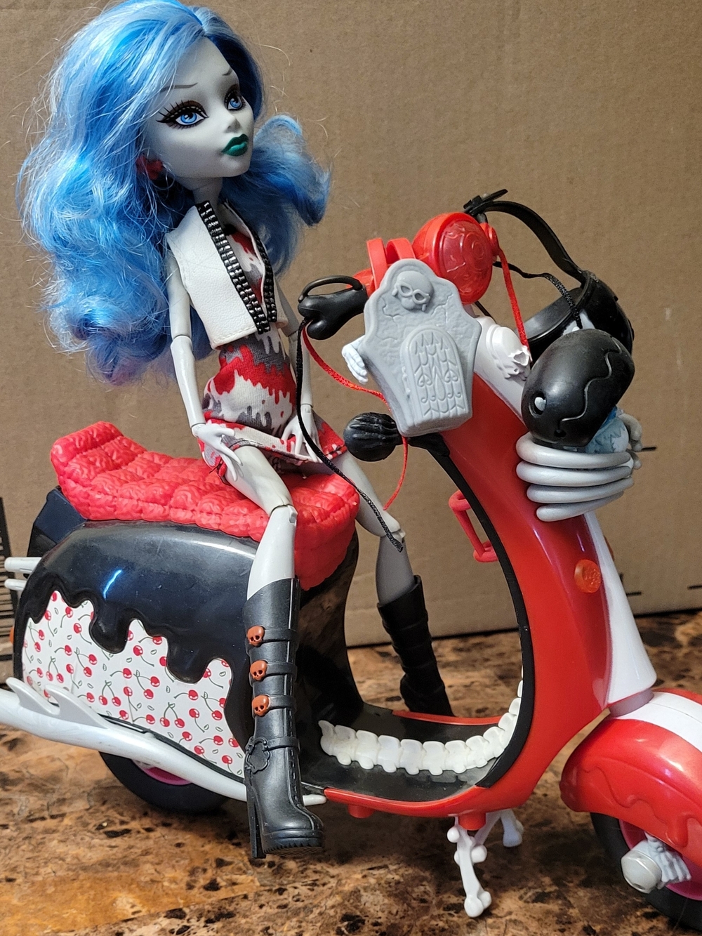 G1 Monster High Ghoulia Yelps Scooter Set With Pet EUC